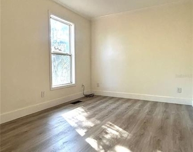 2905 Sw Archer Road - Photo Thumbnail 7