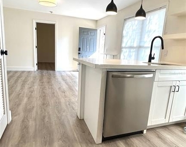 2905 Sw Archer Road - Photo Thumbnail 9