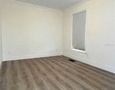 2905 Sw Archer Road - Photo Thumbnail 3