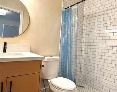 2905 Sw Archer Road - Photo Thumbnail 4