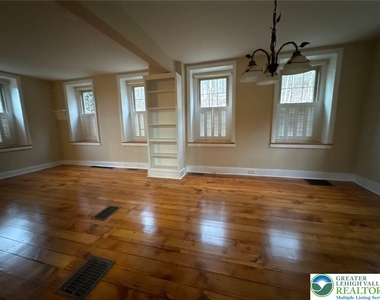 3686 Lower Saucon Road - Photo Thumbnail 7