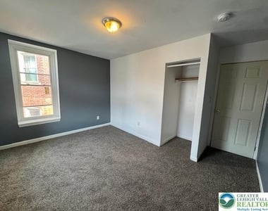 218 N 6th Street - Photo Thumbnail 8