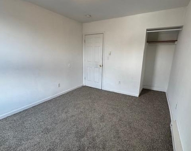 218 N 6th Street - Photo Thumbnail 7