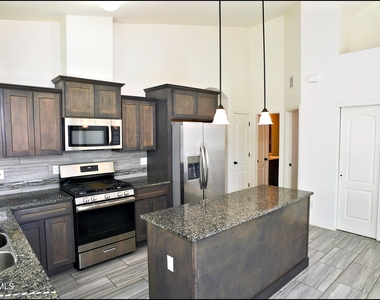 781 Croxdale Street - Photo Thumbnail 14