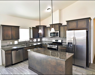 781 Croxdale Street - Photo Thumbnail 12