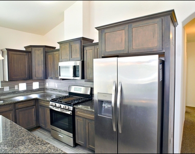 781 Croxdale Street - Photo Thumbnail 17