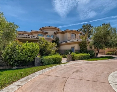 22 Bloomfield Hills Drive - Photo Thumbnail 3