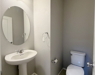9386 Barcolobo Avenue - Photo Thumbnail 9