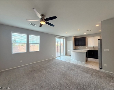 9386 Barcolobo Avenue - Photo Thumbnail 6