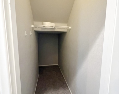 9386 Barcolobo Avenue - Photo Thumbnail 10