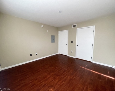 555 E Silverado Ranch Boulevard - Photo Thumbnail 5