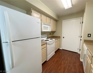 555 E Silverado Ranch Boulevard - Photo Thumbnail 16