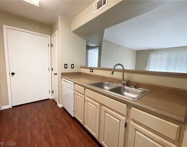 555 E Silverado Ranch Boulevard - Photo Thumbnail 18