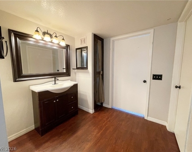 555 E Silverado Ranch Boulevard - Photo Thumbnail 4