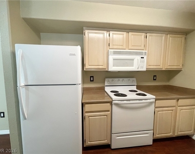 555 E Silverado Ranch Boulevard - Photo Thumbnail 14