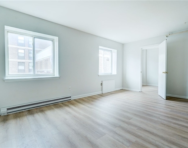 400 Main Street - Photo Thumbnail 8