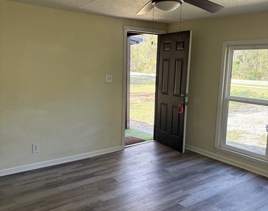 307 Finley Street - Photo Thumbnail 3