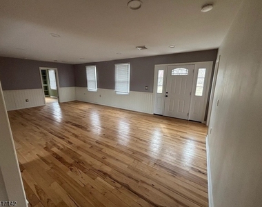 7 Berry Rd - Photo Thumbnail 3