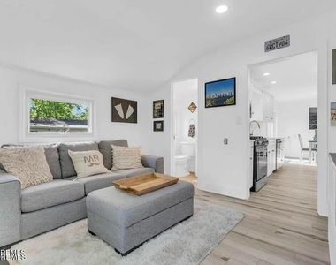 1506 Evergreen Avenue - Photo Thumbnail 13