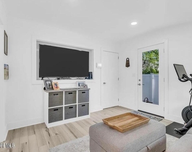 1506 Evergreen Avenue - Photo Thumbnail 11