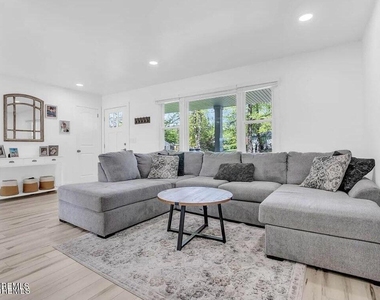 1506 Evergreen Avenue - Photo Thumbnail 1
