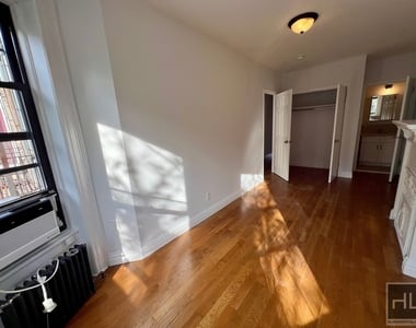 14 Saint Andrews Place - Photo Thumbnail 4