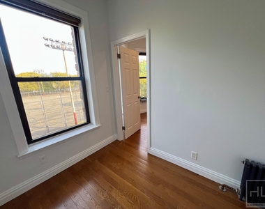 14 Saint Andrews Place - Photo Thumbnail 10