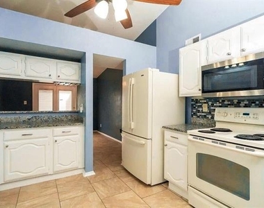 3207 Forest Creek Drive - Photo Thumbnail 2
