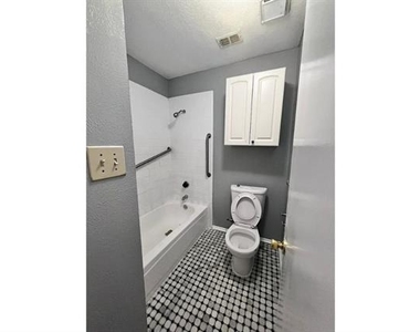 3207 Forest Creek Drive - Photo Thumbnail 4