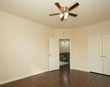 3911 Cascade Sky Drive - Photo Thumbnail 10
