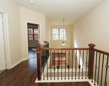 3911 Cascade Sky Drive - Photo Thumbnail 5
