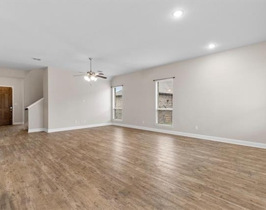 576 Spruce Trail - Photo Thumbnail 9