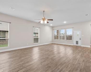 576 Spruce Trail - Photo Thumbnail 5