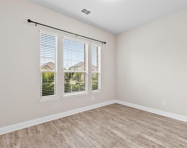 576 Spruce Trail - Photo Thumbnail 12