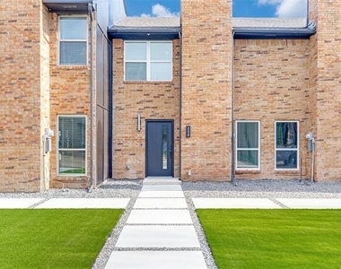 2228 Colony Court - Photo Thumbnail 1