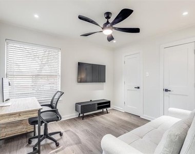2228 Colony Court - Photo Thumbnail 12