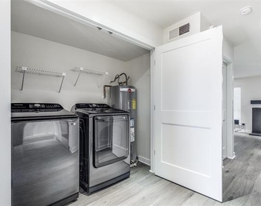 2228 Colony Court - Photo Thumbnail 5