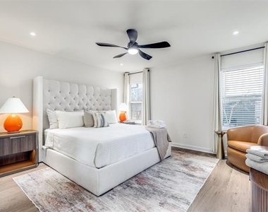 2228 Colony Court - Photo Thumbnail 8