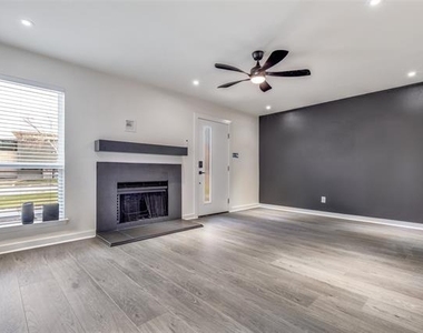 2228 Colony Court - Photo Thumbnail 3