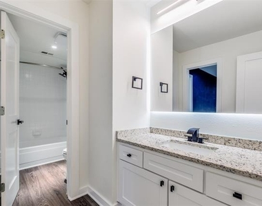 2228 Colony Court - Photo Thumbnail 11