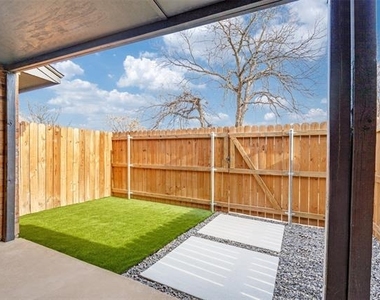 2228 Colony Court - Photo Thumbnail 13