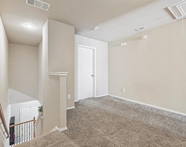 4064 Kyndra Circle - Photo Thumbnail 9