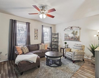 4064 Kyndra Circle - Photo Thumbnail 2