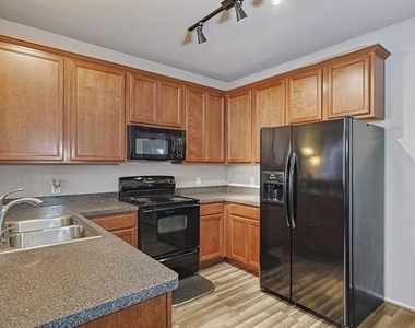 4064 Kyndra Circle - Photo Thumbnail 5