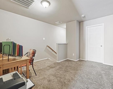 4064 Kyndra Circle - Photo Thumbnail 10