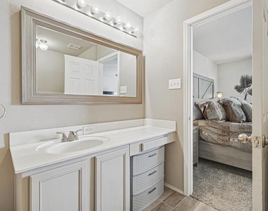 4064 Kyndra Circle - Photo Thumbnail 12