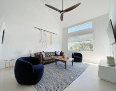 606 Mainsail Circle - Photo Thumbnail 2