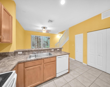 21223 Nw 14th Place - Photo Thumbnail 6
