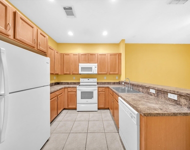 21223 Nw 14th Place - Photo Thumbnail 5