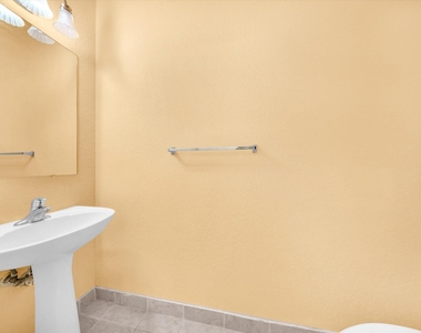 21223 Nw 14th Place - Photo Thumbnail 8